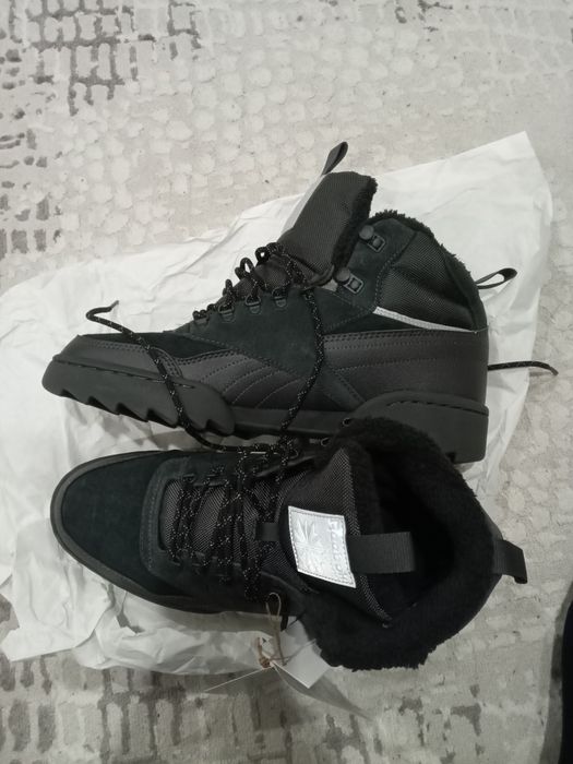 Кроссовки.            .