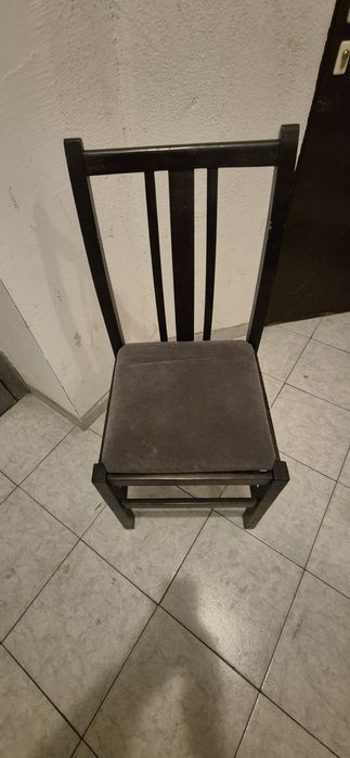 Трапеза маса със столове