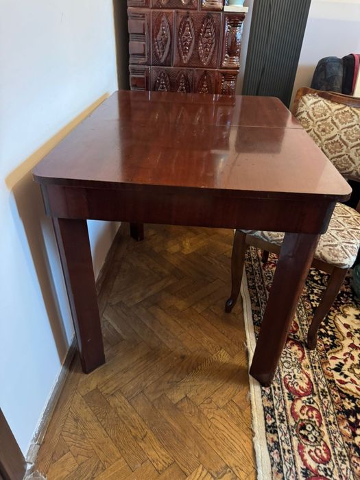 Masa de sufragerie cu patru scaune