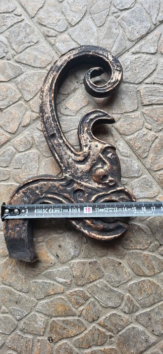 Cap dragoni din fier