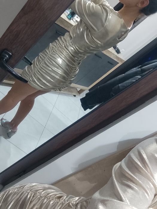 Официална златиста рокля