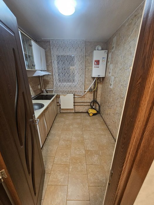 Vand apartament in centrul orasului Onesti etaj intermediar