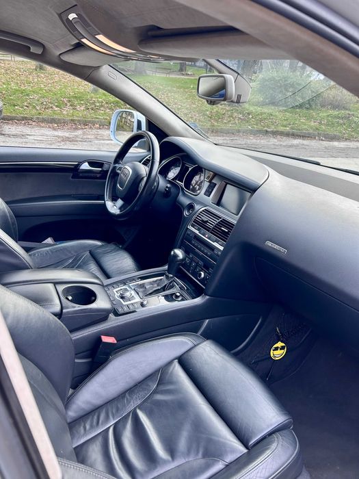 Продавам Audi Q7