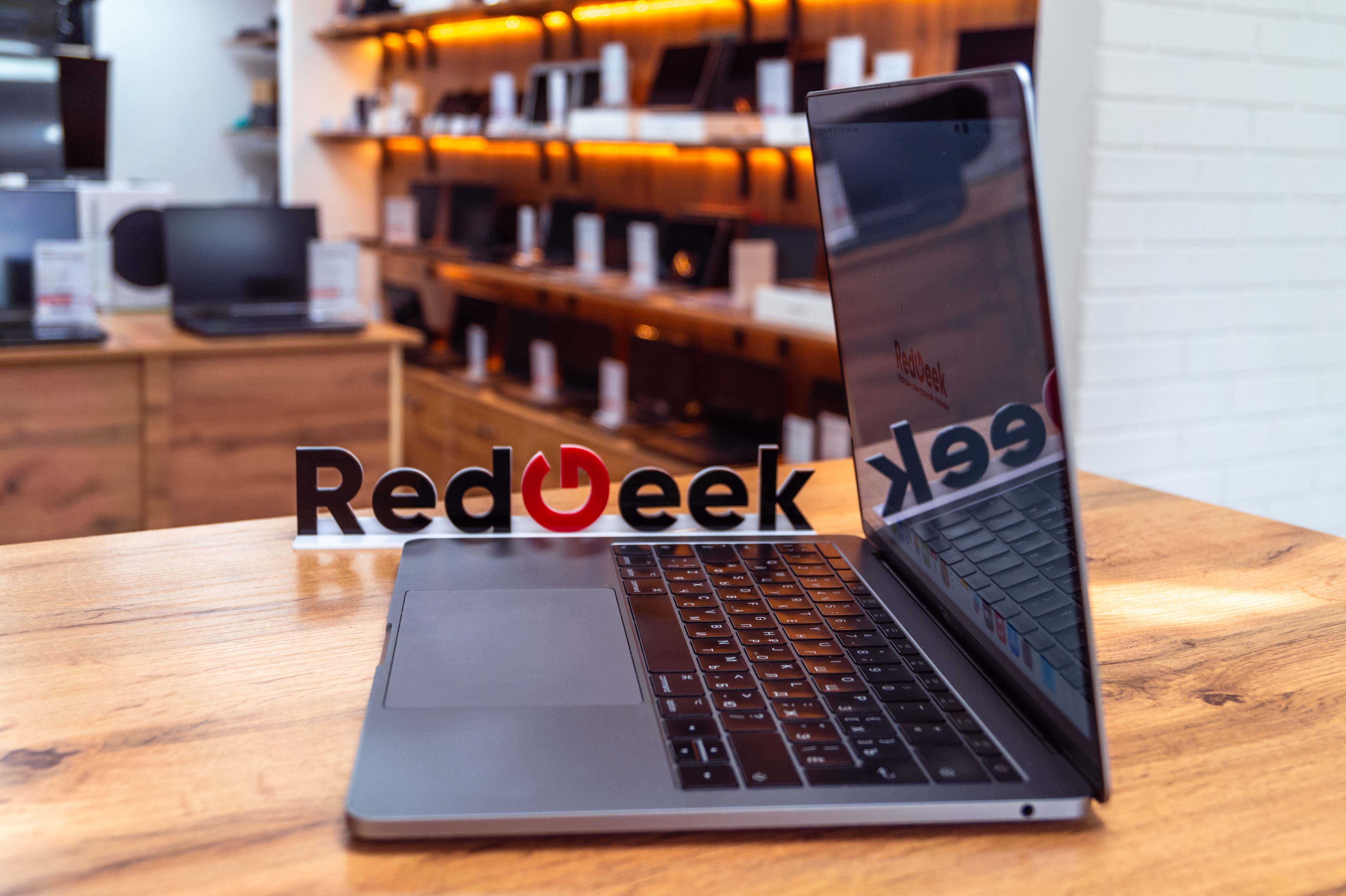 MacBook Pro 13 | 2017 | 8/256gb |Core i5 |Магазин Red Geek