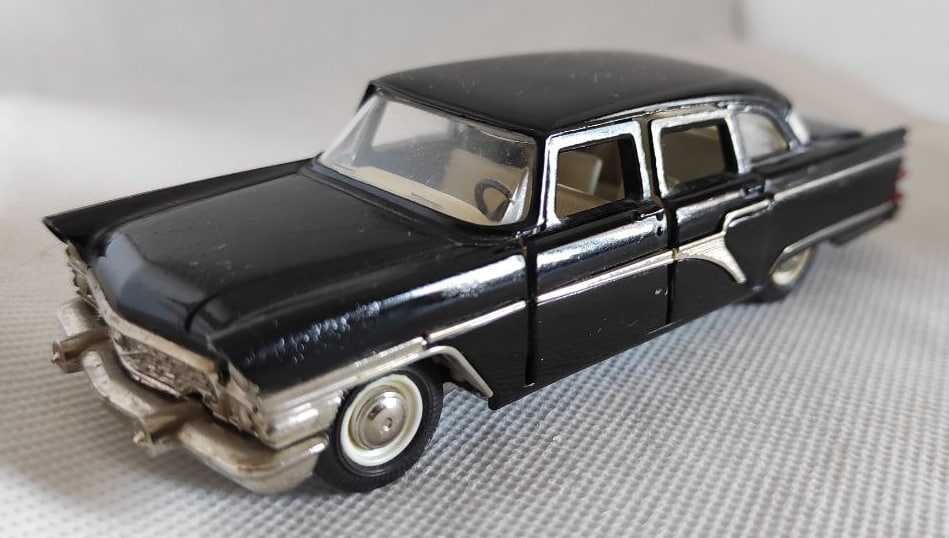 Продам советские модели автомашин в масштабе 1/43. Металлические.