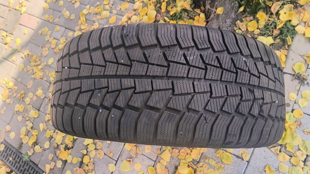 Vând anvelope iarna viking 275/45/R20