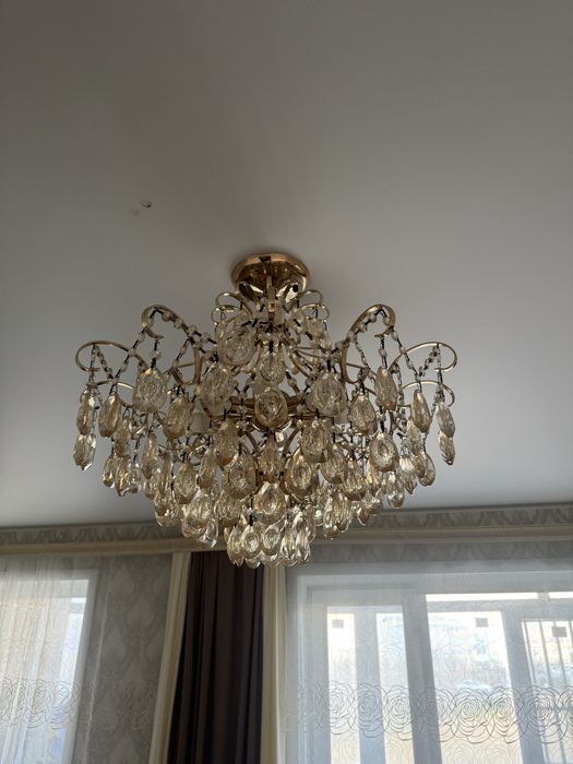 Продам люстры в зал и кухню