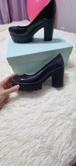 Обувь 5000 тг новая