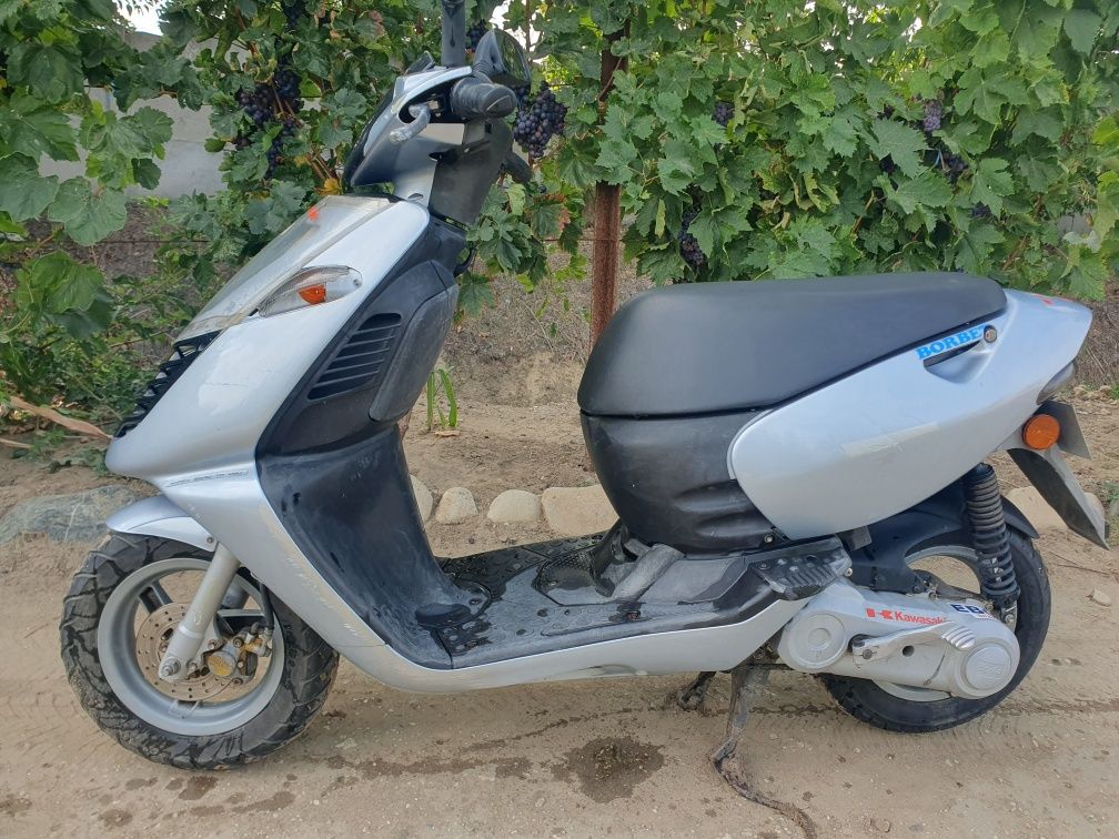 Vând aprilia sonic