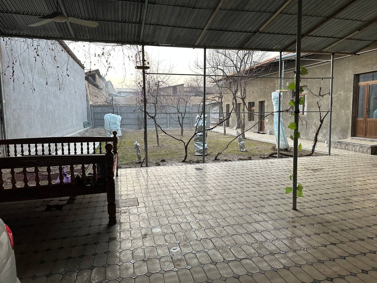 Uchastka sotiladi