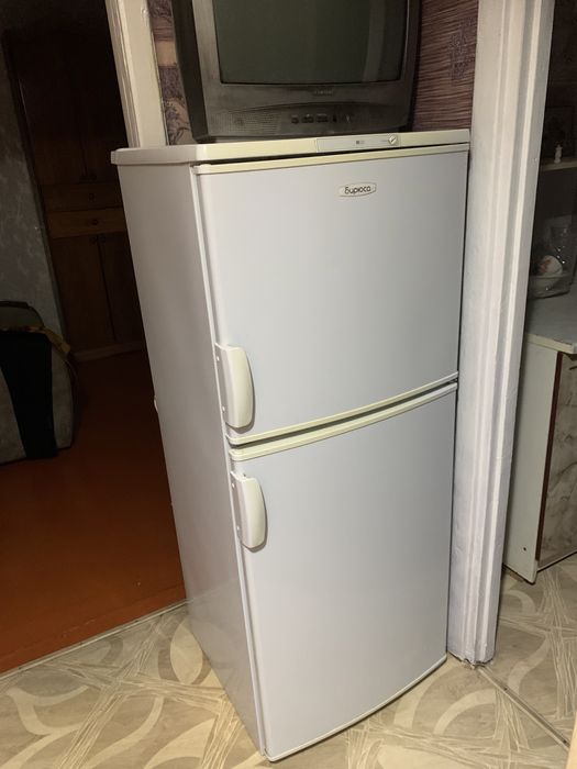 Холодильник Бирюса в рабочем состоянии требуеться регулировка.