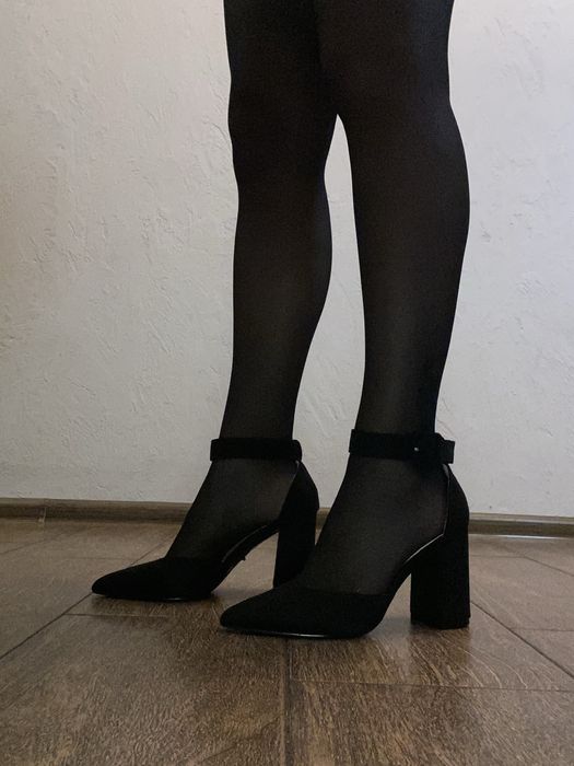 Черни велурени обувки на ток, 23.5см