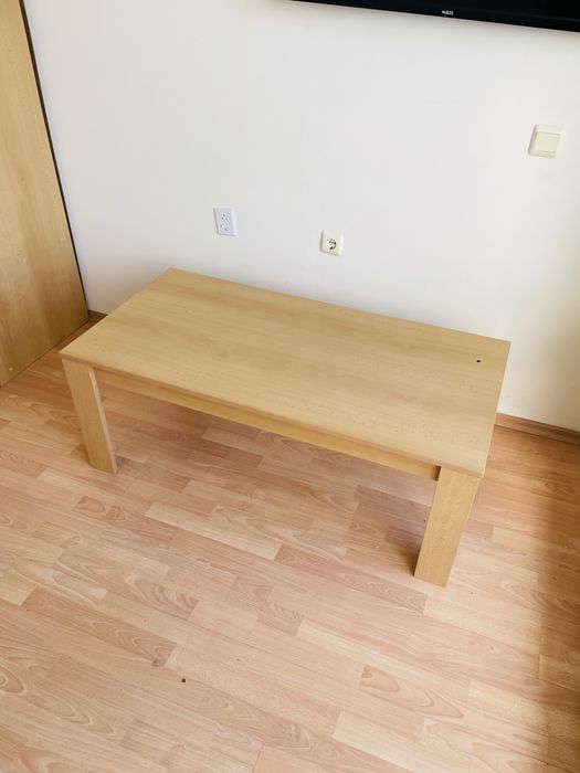 Холна маса в добро състояние