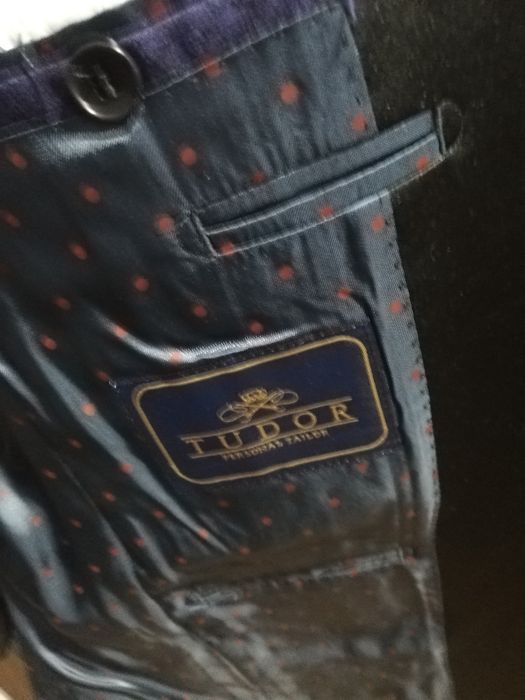 Vând costum complet Tudor Tailor a fost 5500 ron sau schimb cu ceva
