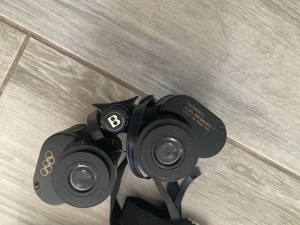 Binoclu Bushnell Medalist 7x35