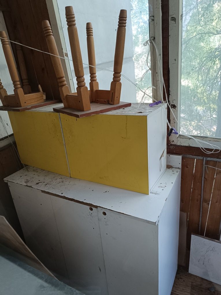 Продам шкафы в кухню, стулья