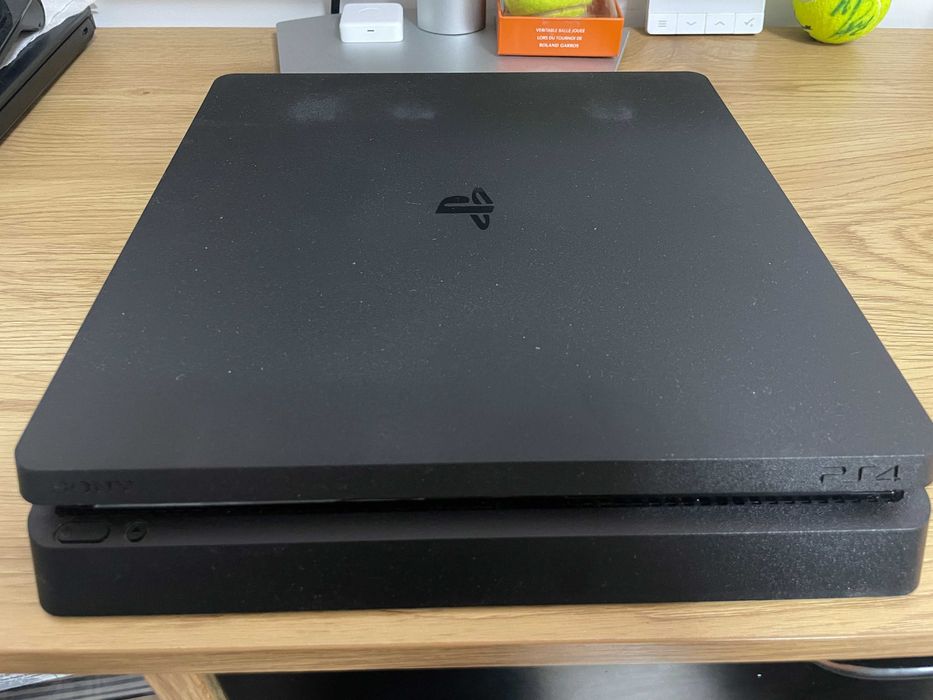 PlayStation 4 (PS4) - 500gb black
