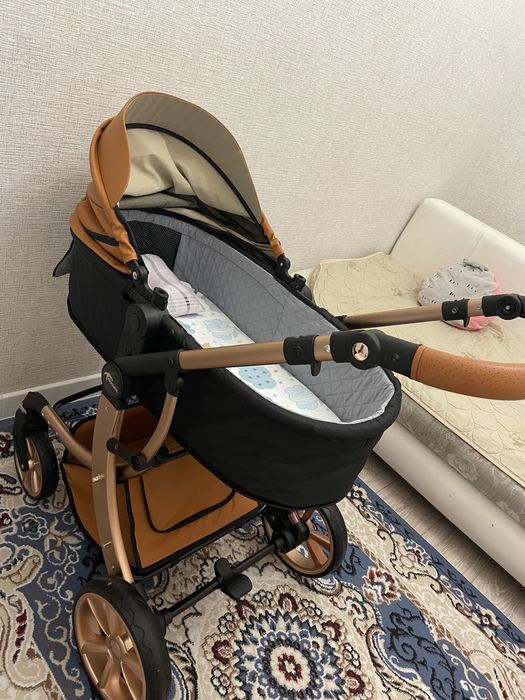Продам коляску 2 в 1 в идеальном состоянии. Экокожа
