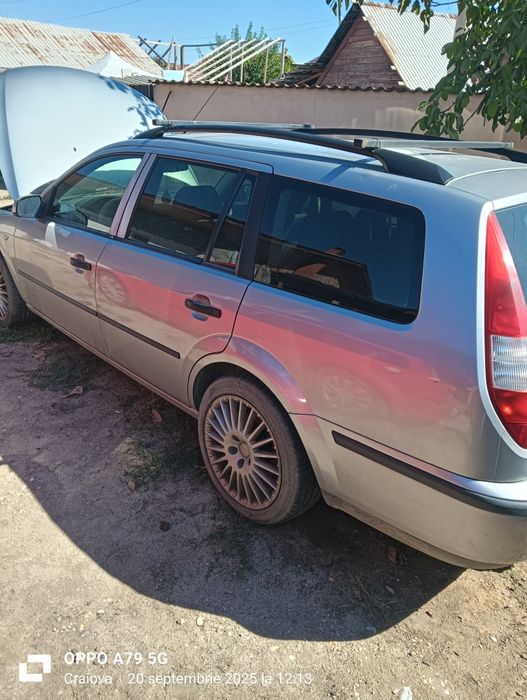 Vând Ford mondeo