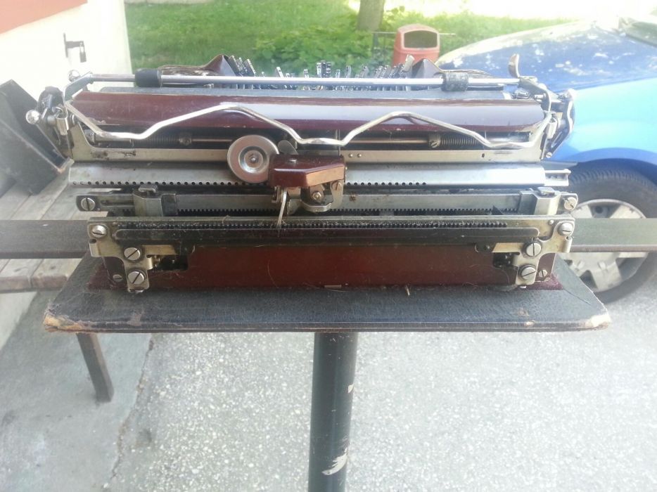 masina de scris continental
