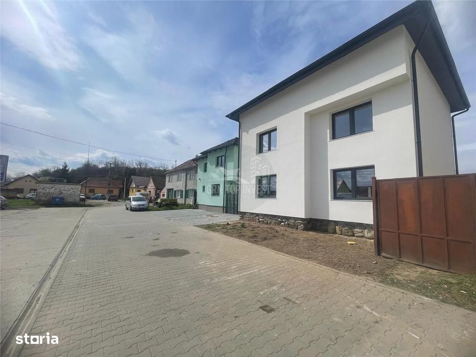 Casa cu 4 camere si 3 bai pretabila birouri in Sura  Mare