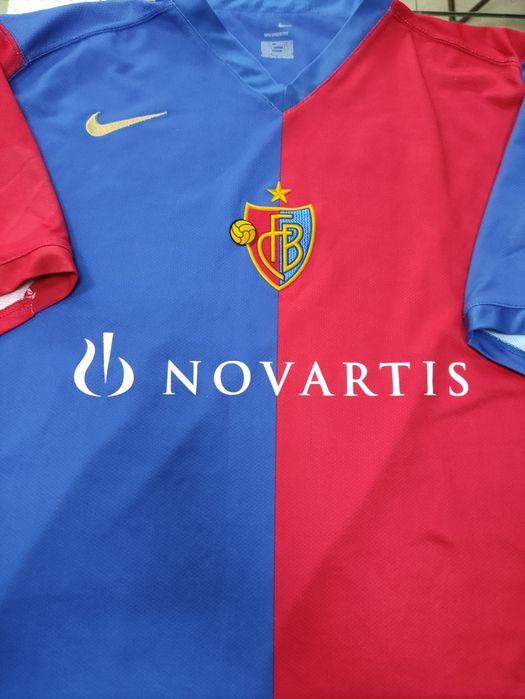 Различни футболни екипи