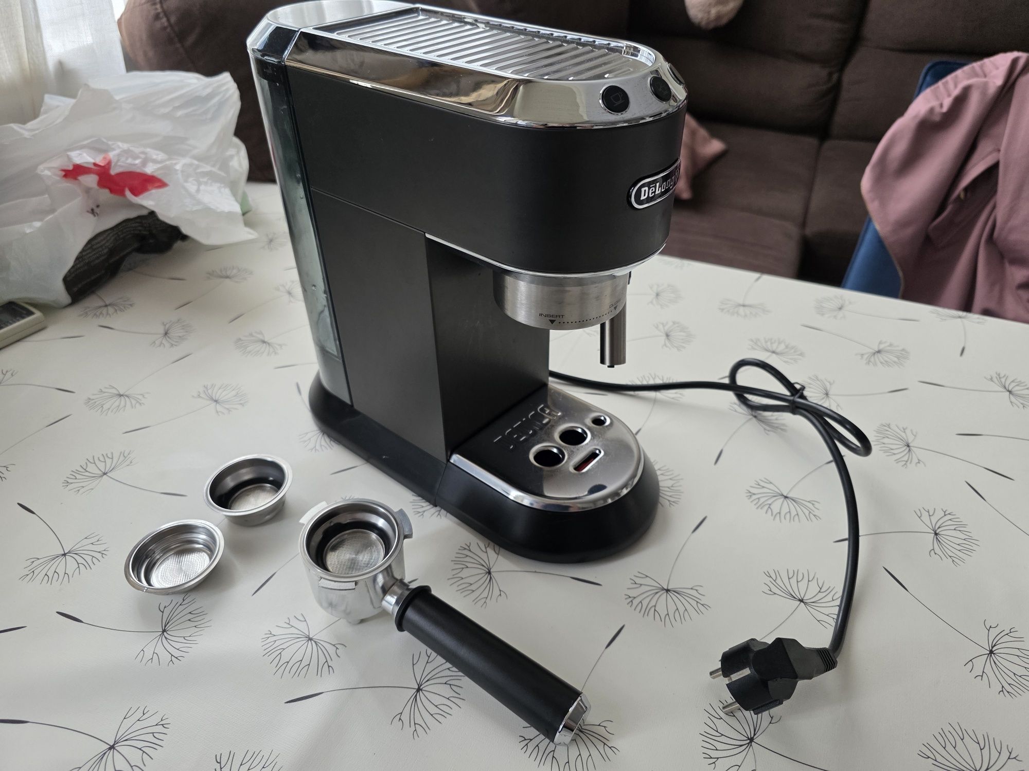 Еспресо машина Delonghi Dedica EC685.BK Гаранция