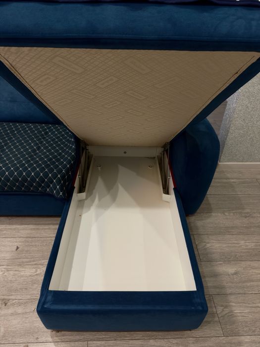 Угловой диван в гостиную