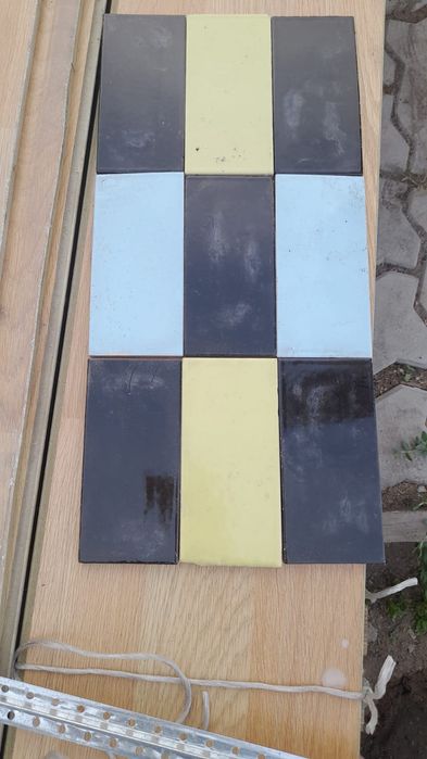 Продам  плитку 6×12см. За всё 10000. Р-н Диспетчерской