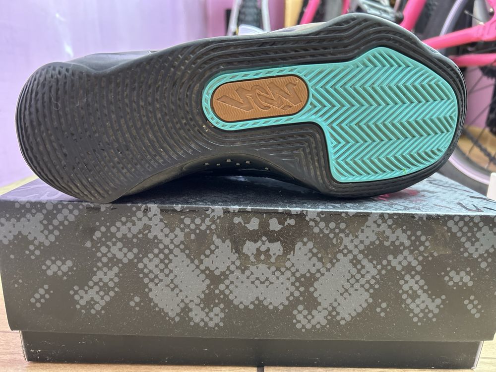 Nike Jordan Zion 3  39 номер