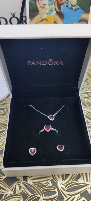 Продам серебряный набор Pandora