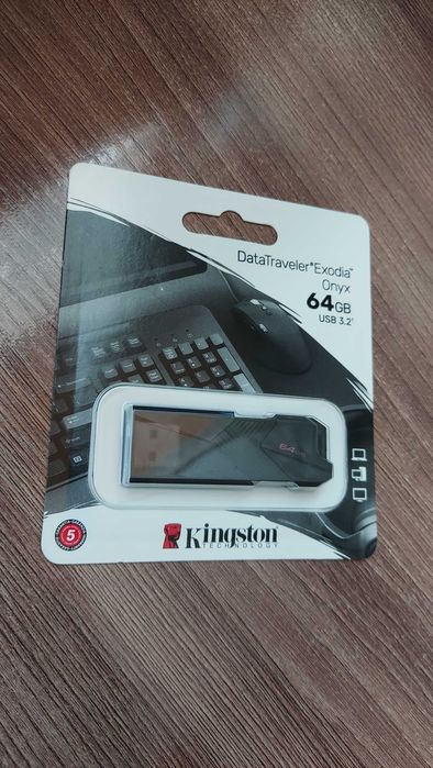Продаю фирменную USB флешку Kingston 64GB новая в упаковке