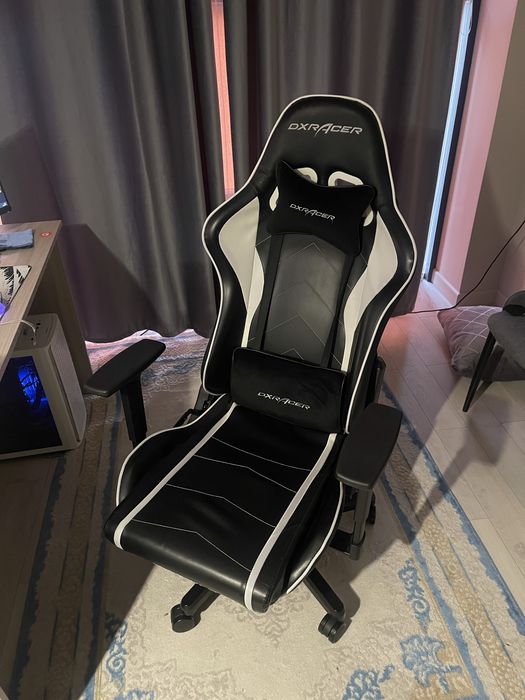 Продается игровое кресло DXRACER