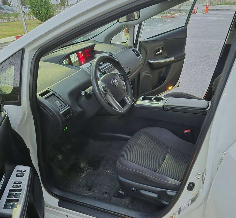 Toyota prius plus