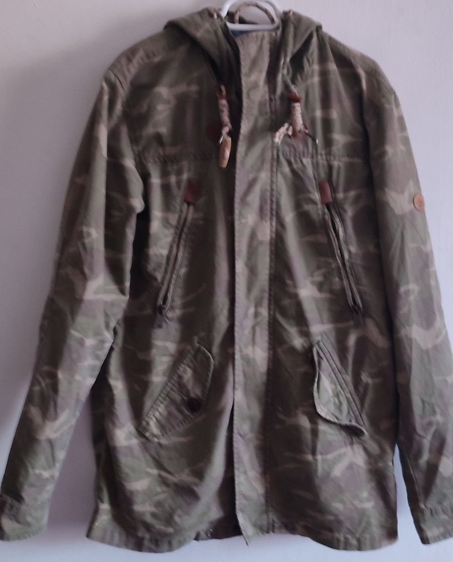 geaca camuflaj M/L cu gluga-30 lei