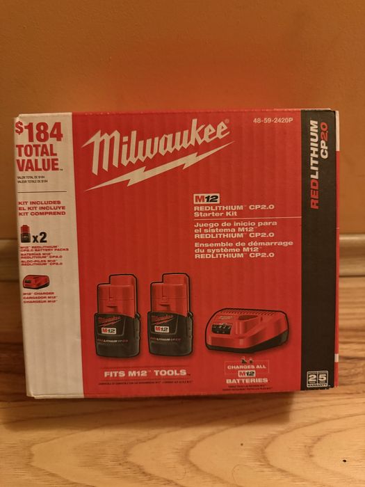 2 Acumulatori milwaukee noi, m12 2ah + incarcator, proveniență SUA.