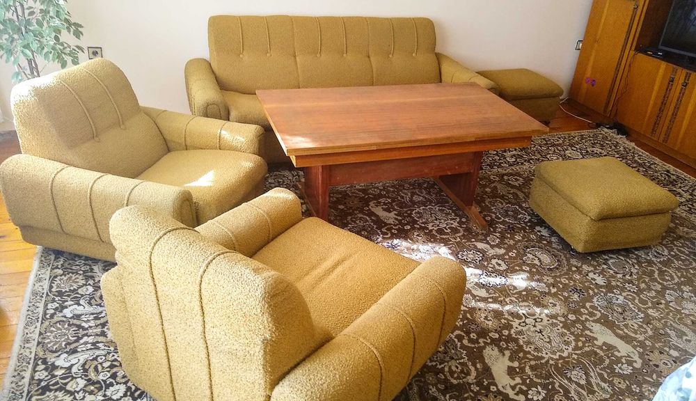 Холна гарнитура - разтегателен диван, два фотьойла и две табуретки