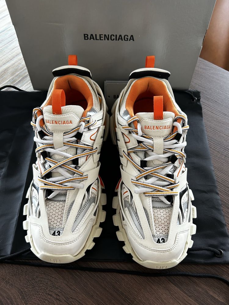 Balenciaga track