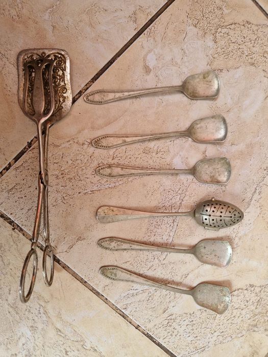 Tacamuri Alpaca. Obiecte vechi, vintage.