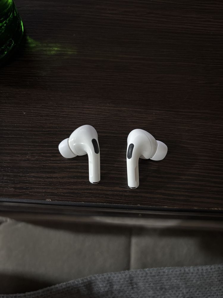 AirPods Pro 1 поколения (оригинал)