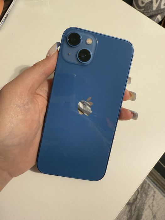 Продам телефон Iphone 13