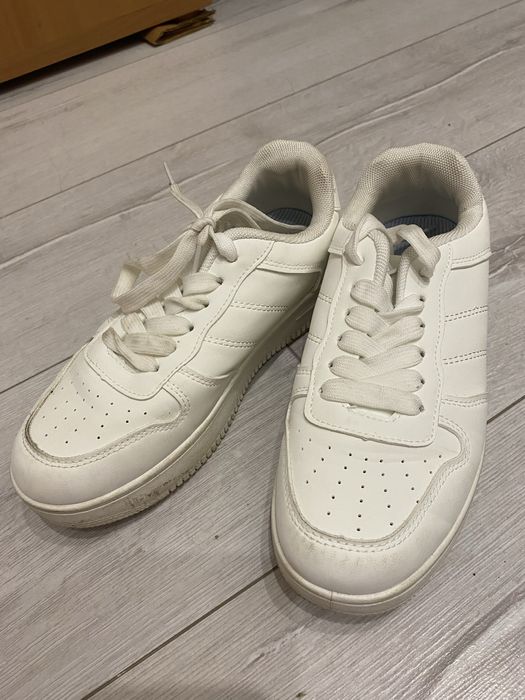 Продам кросовки на мальчика подростка