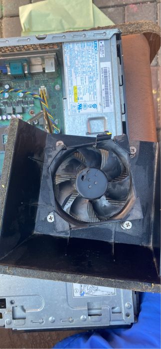 Pc defect.Pentru piese !
