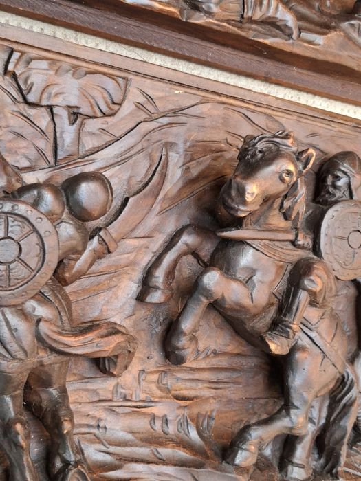 Tablou vechi, sculptura în lemn