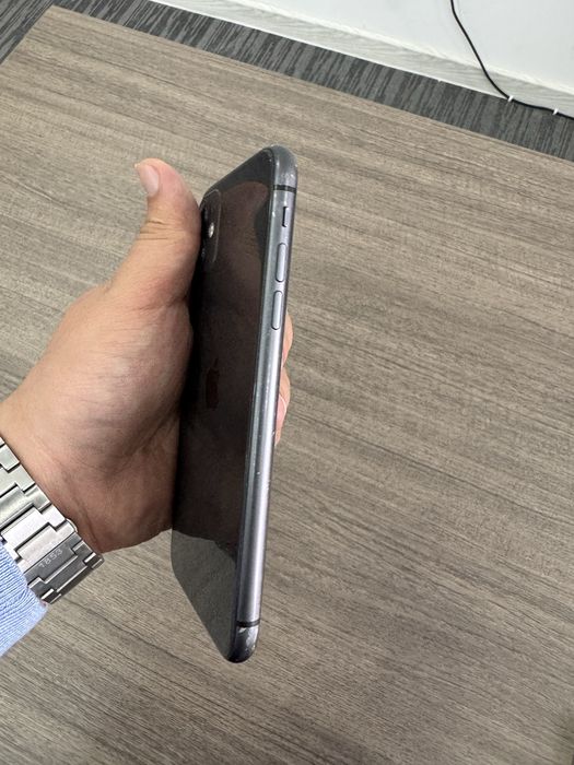 IPHONE 11 почти новый
