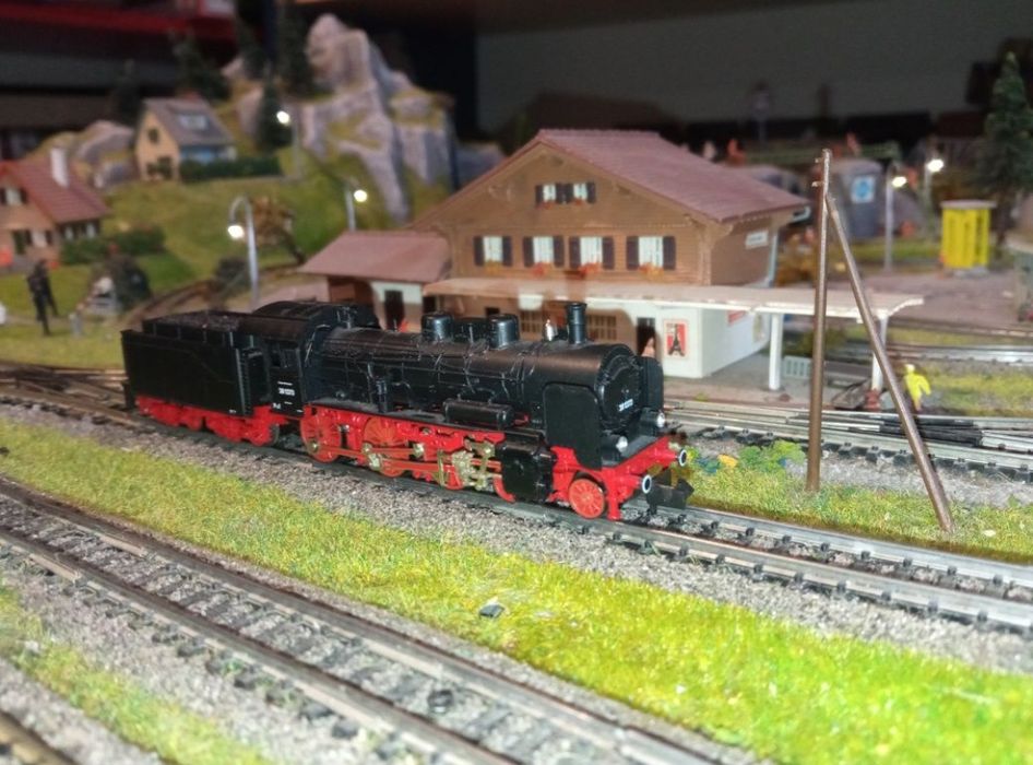 Arnold BR 38 scara N, 9mm
Locomotiva este dotată cu decodor digital
Lu