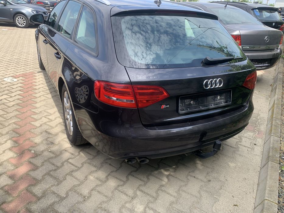 Audi A4 B8 2,0tdi  an 2010 cutie automata