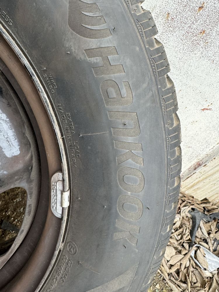 Зимни гуми  215 65 16Hankook
