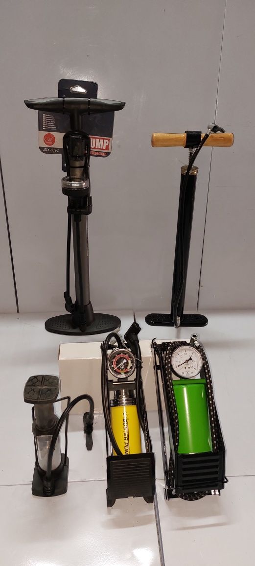 Компресор за помпане на гуми 12 V с 2 цилиндъра. Крик.Гидория. Ключове