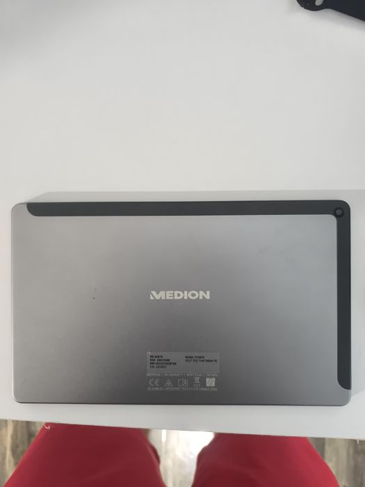Vând tableta medion